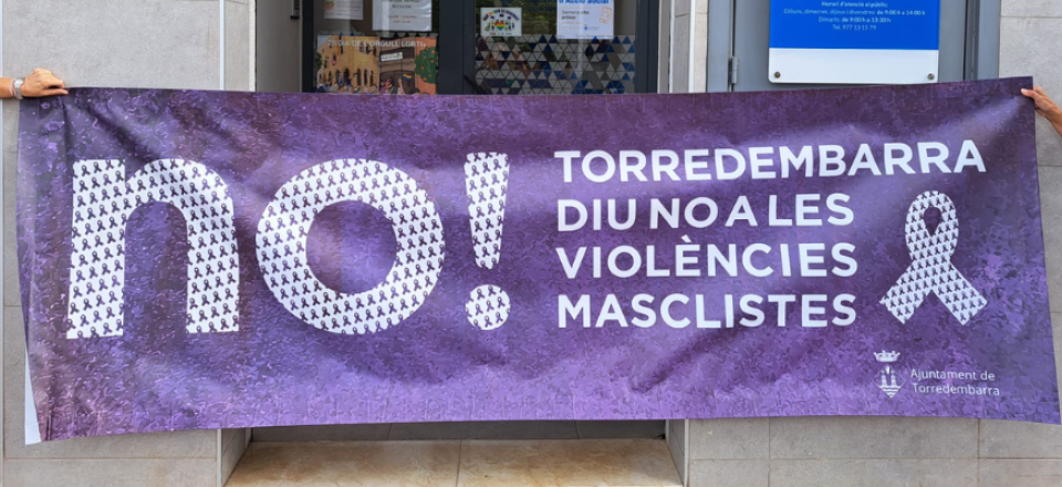 Pancarta en contra de les violències masclistes